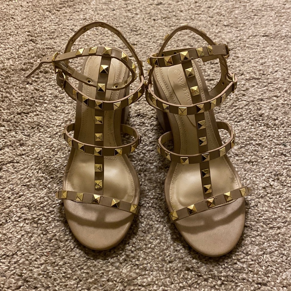 Never worn! Nude heels